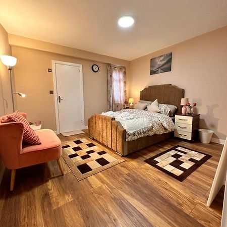 Canary Wharf Single Double And En-Suite Rooms London Exterior photo