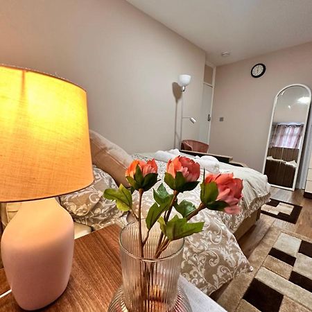 Canary Wharf Single Double And En-Suite Rooms London Exterior photo