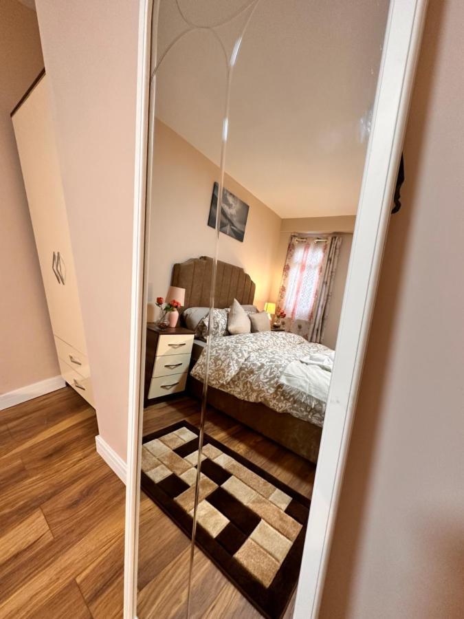 Canary Wharf Single Double And En-Suite Rooms London Exterior photo