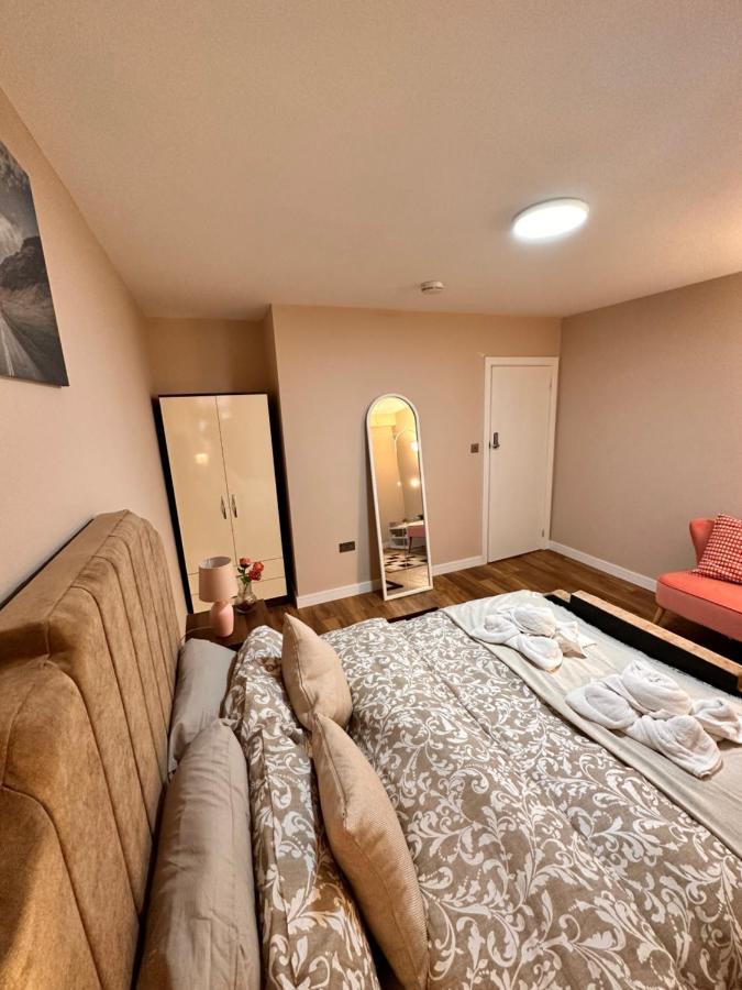 Canary Wharf Single Double And En-Suite Rooms London Exterior photo