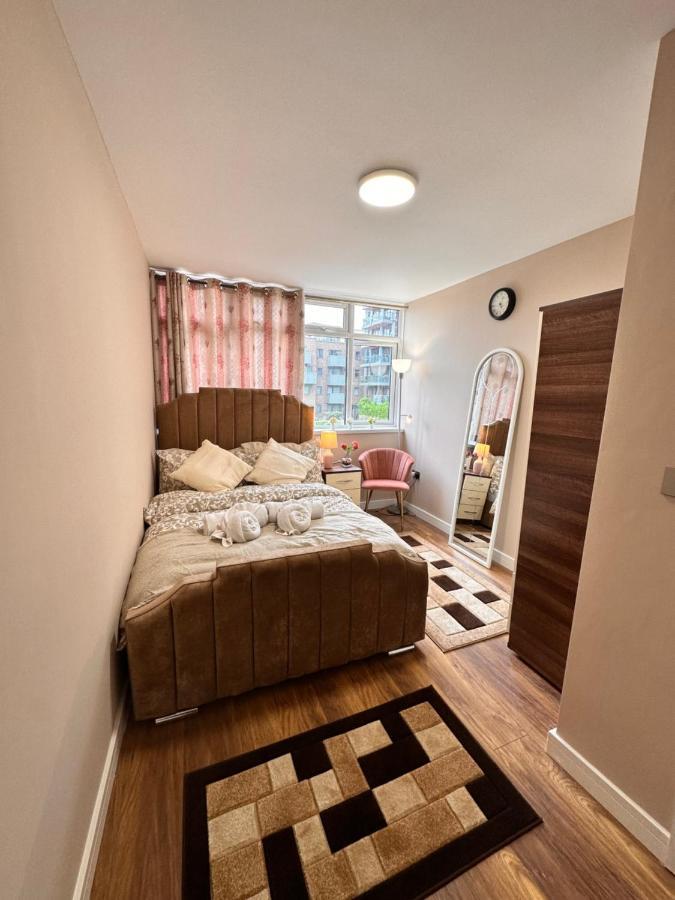 Canary Wharf Single Double And En-Suite Rooms London Exterior photo