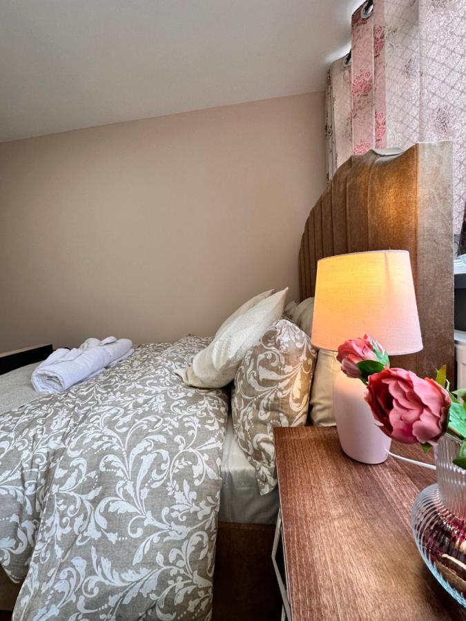 Canary Wharf Single Double And En-Suite Rooms London Exterior photo