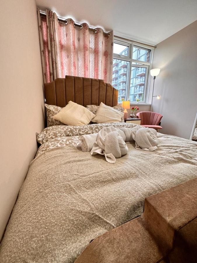Canary Wharf Single Double And En-Suite Rooms London Exterior photo