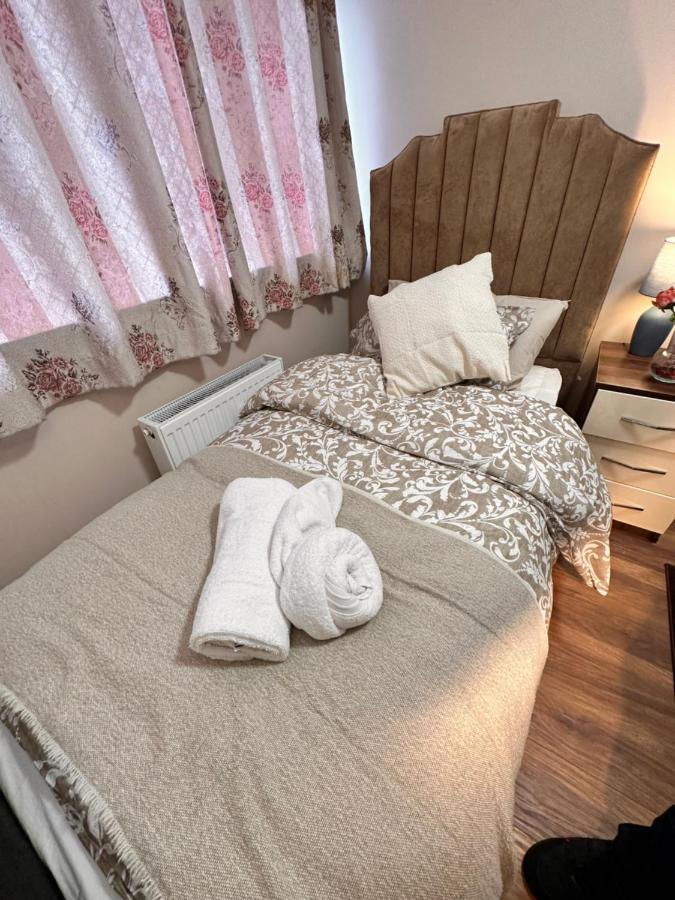 Canary Wharf Single Double And En-Suite Rooms London Exterior photo