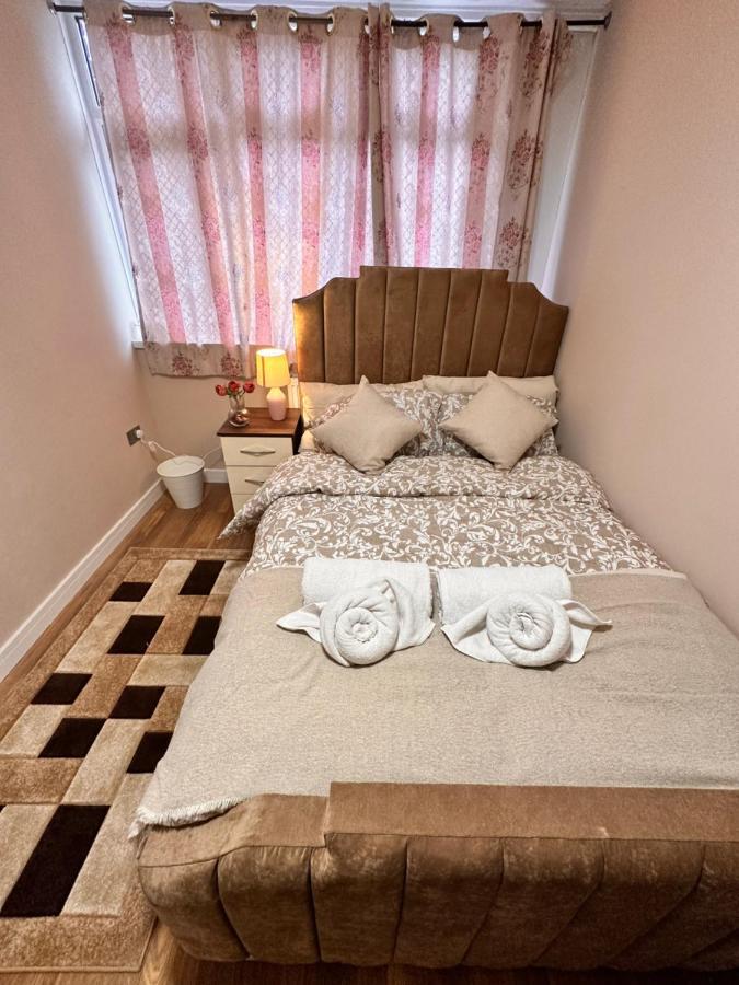 Canary Wharf Single Double And En-Suite Rooms London Exterior photo