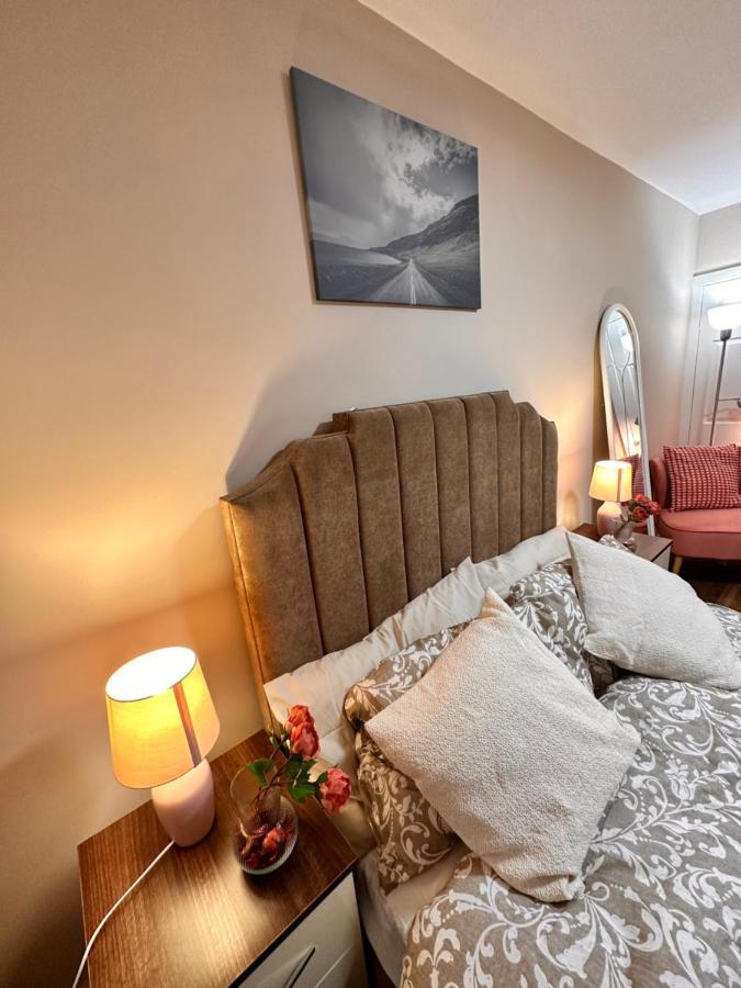 Canary Wharf Single Double And En-Suite Rooms London Exterior photo