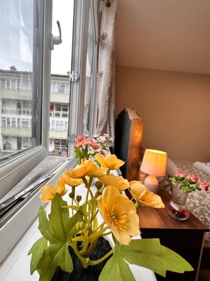 Canary Wharf Single Double And En-Suite Rooms London Exterior photo
